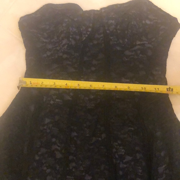 Lace dress 👗 - Picture 9 of 10